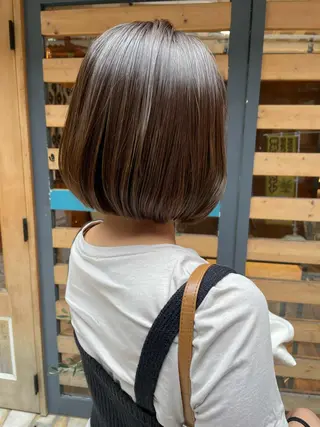 ショート カラー あずまぐち めぐみのヘアスタイル