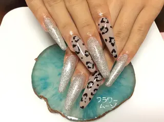 ネイル フラワー ムーンのネイルデザイン