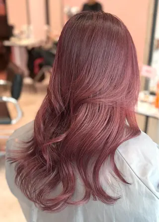 ロング 艶髪カラー MOMOEのヘアスタイル