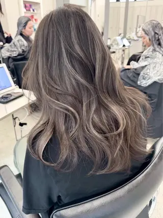 セミロング Amaretto かなのヘアスタイル