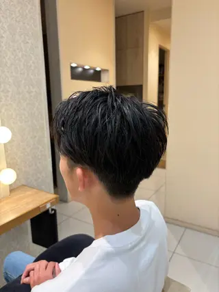 メンズ ブリーチなしカラー/ 暖色カラー/艶カラーのヘアスタイル