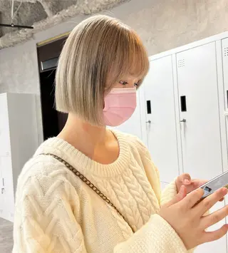 ショート カラー ハイトーン/レイヤー 💜Akaneのヘアスタイル