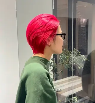 ショート カラー LEF所属・松崎 真衣のヘアスタイル