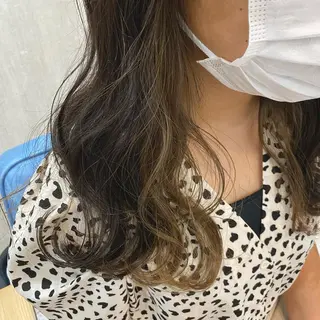 セミロング カラー 🫧透け感⋆艶髪💎 山口アヤカのヘアスタイル