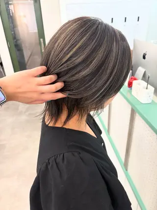 ミディアム 綾乃／デザインカラー ／ハイトーン／ボブのヘアスタイル