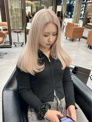 ロング カラー ウルフとハイトーン みっちー✂️のヘアスタイル