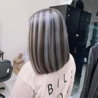 ミディアム カラー オフホワイトアンドなんば所属・福西 洋斗のヘアスタイル