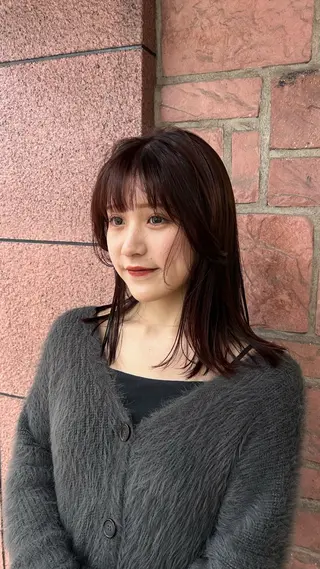 ミディアム カラー ~洗練ナチュラル~ 🪵 岡田 知佳のヘアスタイル
