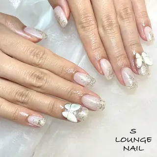 ネイル S LOUNGE NAIL所属・パーツたくさん🍓 SUMIのネイルデザイン