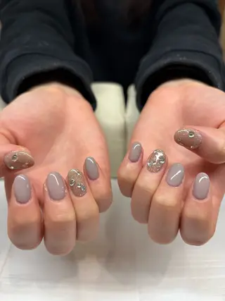 ネイル しおん🎶立川|ひと 癖ニュアンス|個性派のネイルデザイン