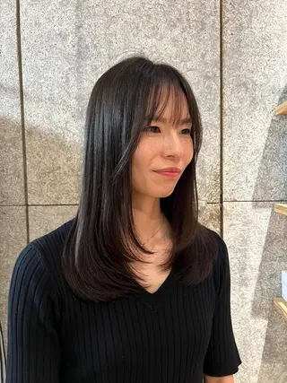 セミロング Lin'ne所属・竹内梓／パーマ ／ハイトーンのヘアスタイル