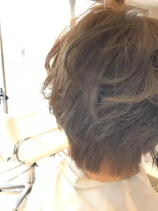 ショート カラー 白髪ぼかしハイライト 柳川拓哉のヘアスタイル