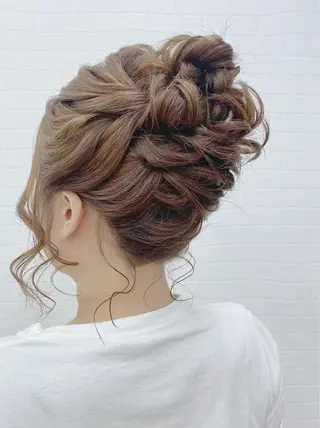 ミディアム ヘアアレンジ GRANLUSSO 〜グランルッソ駅前店所属・木口 嘉美のヘアスタイル