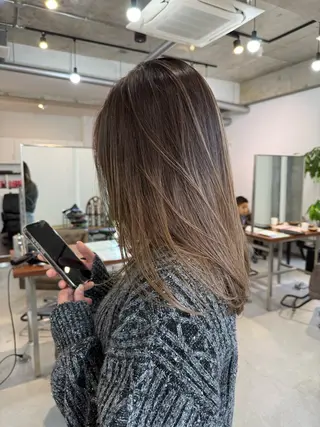 セミロング カラー カイリ /レイヤーカットのヘアスタイル