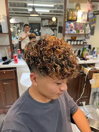 カラー パーマ メンズ neuer bar ber虎太郎のヘアスタイル