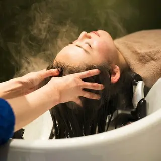 ロング ブリーチなし艶カラー 🌈髪質改善MASSのヘアスタイル