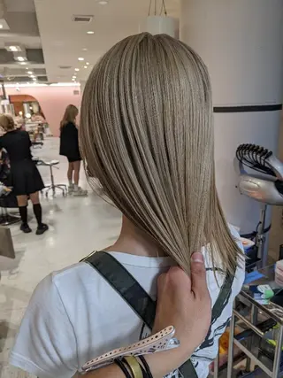 セミロング カラー nameless髪質 改善ブリーチ心斎橋のヘアスタイル