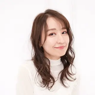 ロング 金沢 広美のヘアスタイル