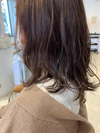 セミロング 柔らかオリーブカラー 透明感カラー古澤羅威のヘアスタイル