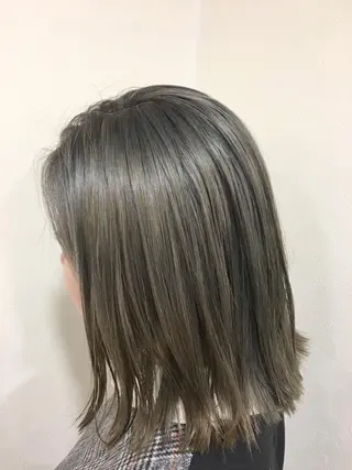 カラー 工藤 綾華のヘアスタイル