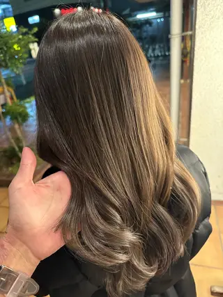 ロング カラー putri 副店長 岸本　拓真のヘアスタイル