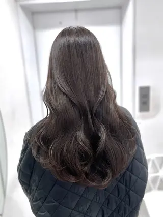 ロング カラー オリーブカラー🫒 レイヤーカット✂︎のヘアスタイル
