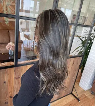 カラー LA BELLA所属・LA BELLA マリナのヘアスタイル