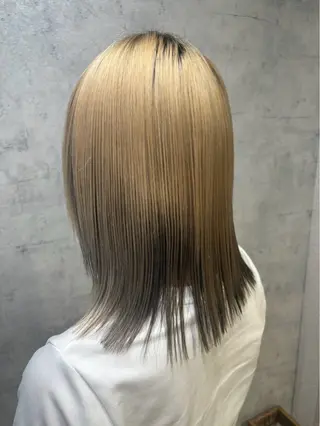 セミロング apollo yokohama所属・レイヤーカット/ ハイトーン/ミノリのヘアスタイル