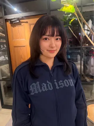 セミロング カラー 川上 琴未のヘアスタイル