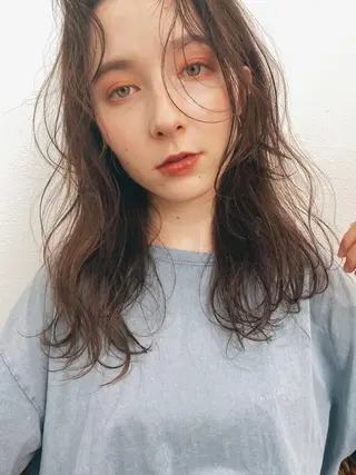 ロング カラー パーマ ヘアアレンジ メンズ キッズ ネイル マツエク・マツパ モリモト サナのヘアスタイル