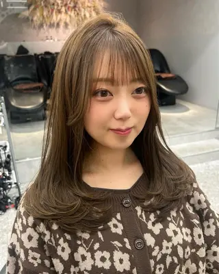 ミディアム カラー ヘアアレンジ fumika🎀 ベージュのヘアスタイル
