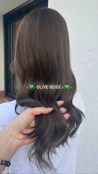 カラー KOKORO 中村 朱里のヘアスタイル