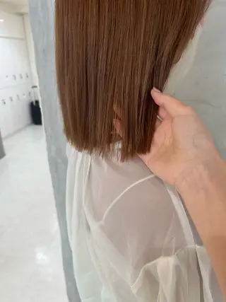 ミディアム カラー effect横浜所属・切りっぱなしボブ/ 艶カラー/綾莉のヘアスタイル
