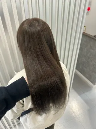 セミロング あやめ🪽 オリーブ/ハイトーンのヘアスタイル