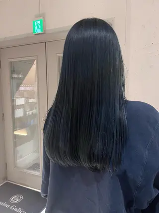 ロング カラー カジュアルを女っぽく 𝗮𝘆𝗮𝗰𝗼のヘアスタイル