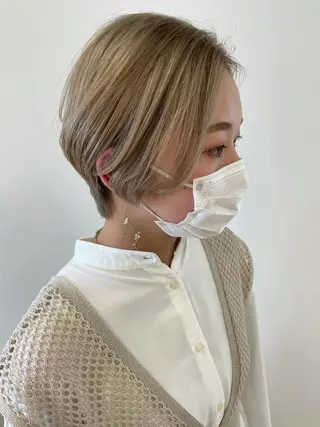 ショート カラー 顔まわりカット✄ ベージュカラー🧸のヘアスタイル