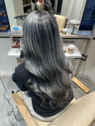 ロング Maria 梅田/デザインカラーのヘアスタイル