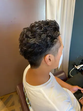 パーマ ヘアアレンジ メンズ SALOWIN京都河原町Suite店所属・外国人風レイヤー/ ハイトーンSHUのヘアスタイル