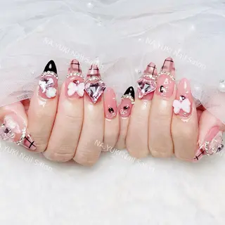 ネイル Queenie 🦋のネイルデザイン