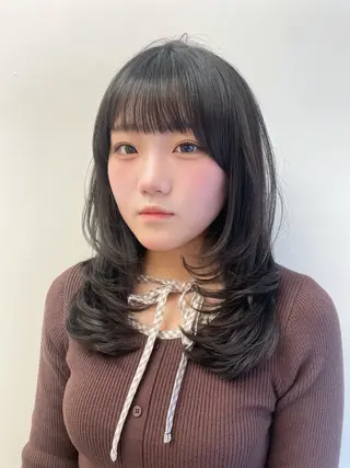 セミロング Riru🤍レイヤー 垢抜けカラー🤍のヘアスタイル