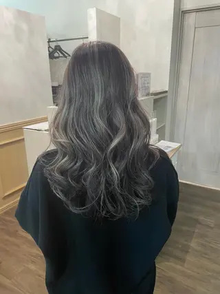 セミロング 香山 葵のヘアスタイル