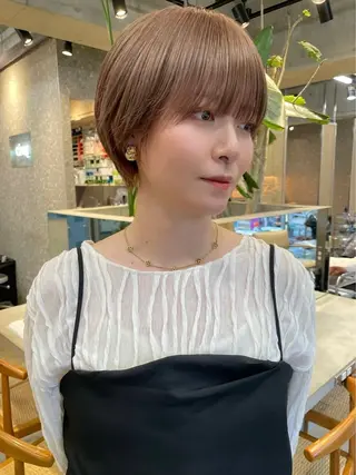 ショート ⭐ハイトーンブリーチ ミルクティーピンクのヘアスタイル