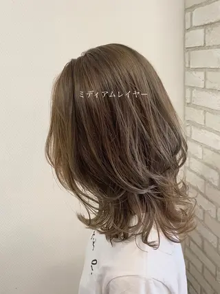 ミディアム 山本 茉希のヘアスタイル