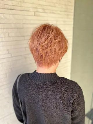 ショート Aile所属・酸性ストレート／カラ ー/山下高明のヘアスタイル