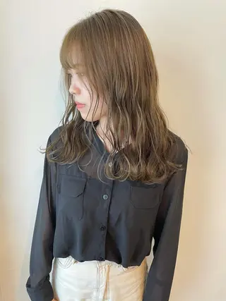 セミロング カラー 安藤 佑衣のヘアスタイル