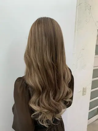 ロング 奥本 侑 ハイトーン、髪質改善のヘアスタイル