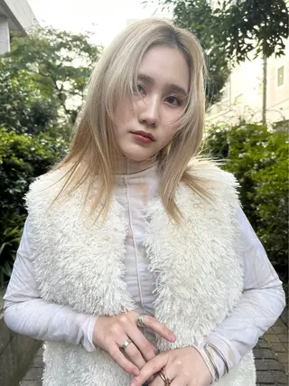 セミロング leo/ロング／ レイヤーカット⛈️のヘアスタイル