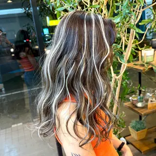 ロング カラー Cure2所属・🌈白いハイライト 🌈 🐶ノザワ🐶のヘアスタイル