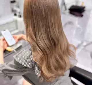 ロング カラー 🫧うる艶トレンド 🫧透明感カラーのヘアスタイル