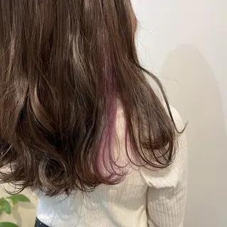 セミロング カラー イシイ シオリのヘアスタイル
